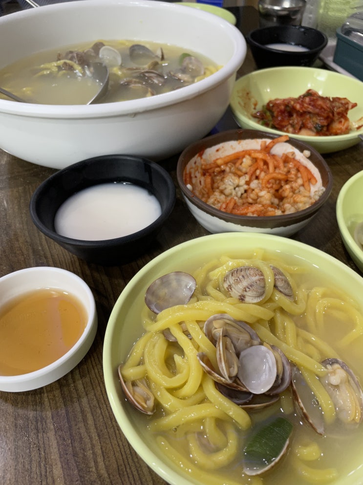  황도바지락칼국수 / 비오는날 막걸리 보리밥 칼국수 맛집