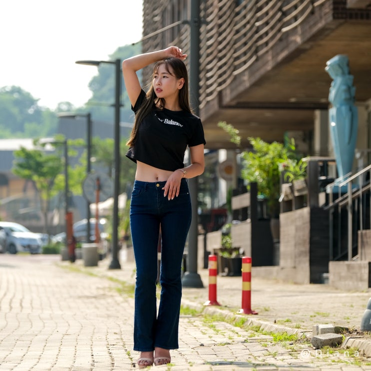 아이유 크롭티 뉴발란스 우먼스 여성 반팔 티셔츠 Y2K 패션 코디 아이유 크롭티 뉴발란스 우먼스 여성 반팔 티셔츠 Y2K 패션 코디