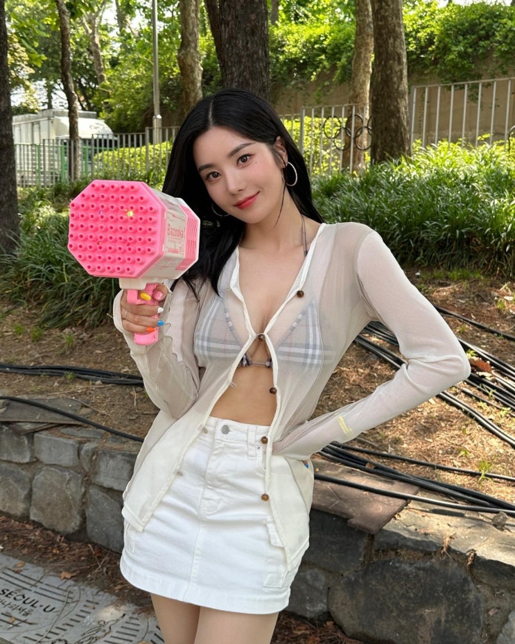 워터밤 마친 권은비, 몸매는 핫한데 장꾸 매력...비키니 입고 볼륨감 뽐내 워터밤 마친 권은비, 몸매는 핫한데 장꾸 매력...비키니 입고 볼륨감 뽐내