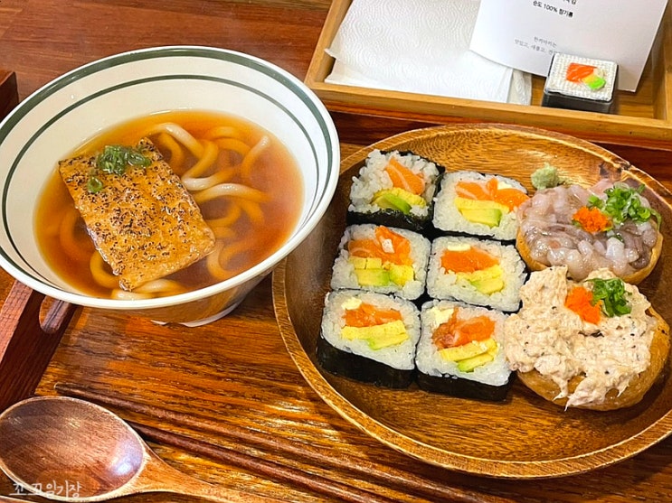  이대 유부초밥 마끼 우동 혼밥 맛집 - 한끼마끼