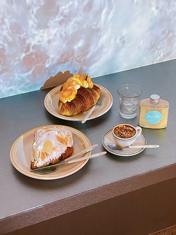  강남역 카페 [헤이스테이] 베이커리 뿌셔보아요