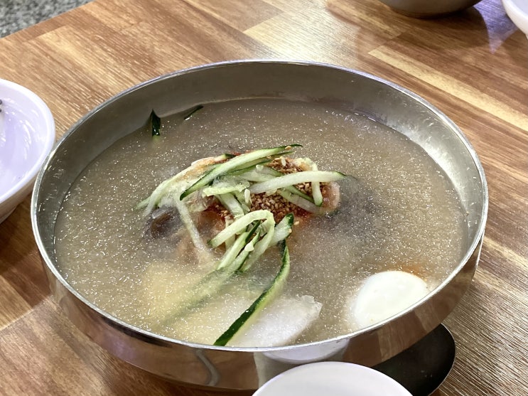  서울대입구 맛집 | 시원한 냉면과 육즙 가득 왕군만두 유천냉면