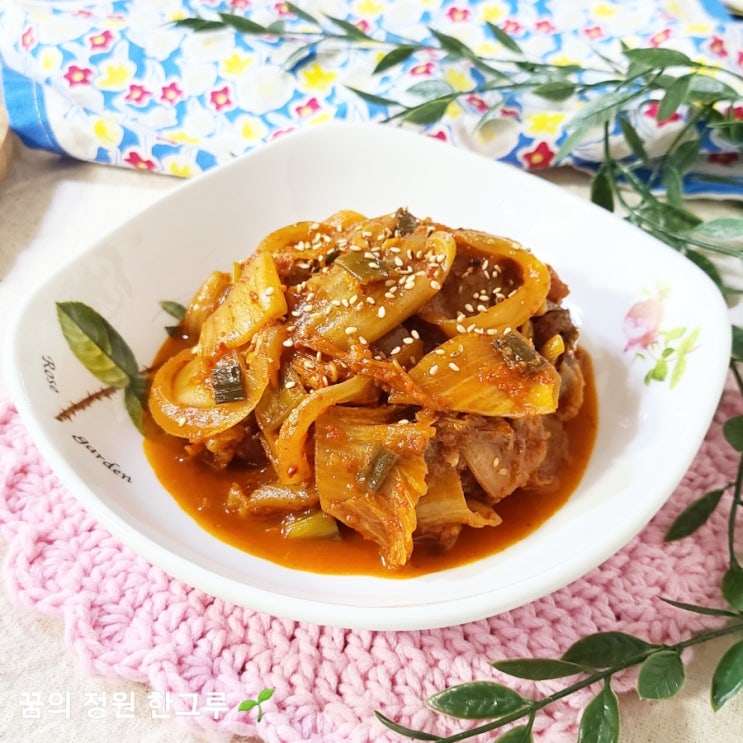  신김치 볶음김치 만드는법 묵은지 볶음 요리 레시피 쉰김치 신맛 묵은내 제거 방법 고기없는 김치볶음 만들기