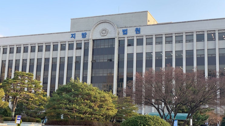 초등생 제자에 욕설해 '아동학대' 기소된 교사 '선고유예'…법원 "참작할 사정 있어" 초등생 제자에 욕설해 '아동학대' 기소된 교사 '선고유예'…법원 "참작할 사정 있어"