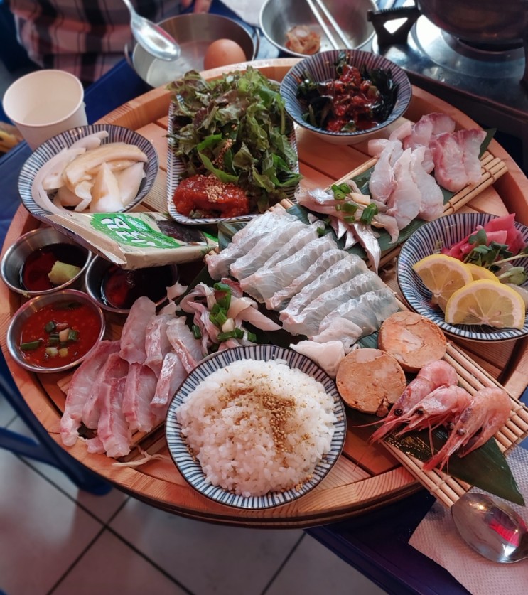 압구정 로데오 술집:압구정 핫플 외식하기 좋은 일본식 이자카야 앞편 압구정 편의점