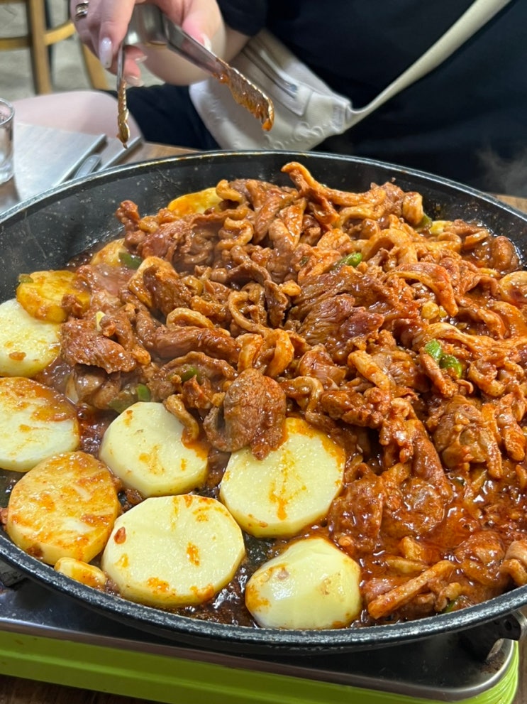 부산문현동 만디에 올라갈 가치가 있는 맛 오리불고기 맛집 돌산식당