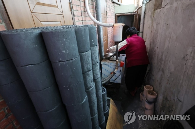 은퇴연령층 상대적 빈곤율 43%…OECD 국가 중 가장 높아 은퇴연령층 상대적 빈곤율 43%…OECD 국가 중 가장 높아