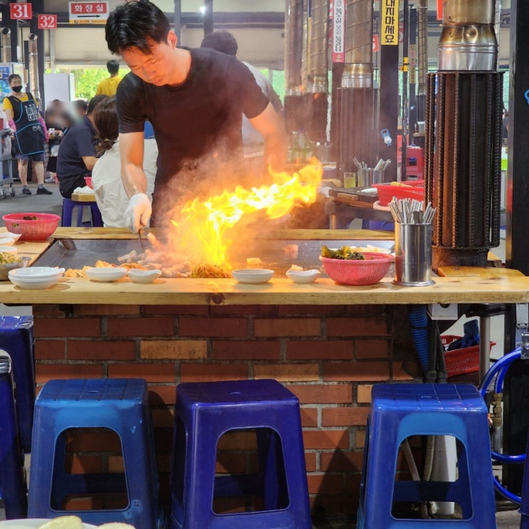 호포 당구대삼겹살, 당구대로 만든 철판에 고기 구워주는 집