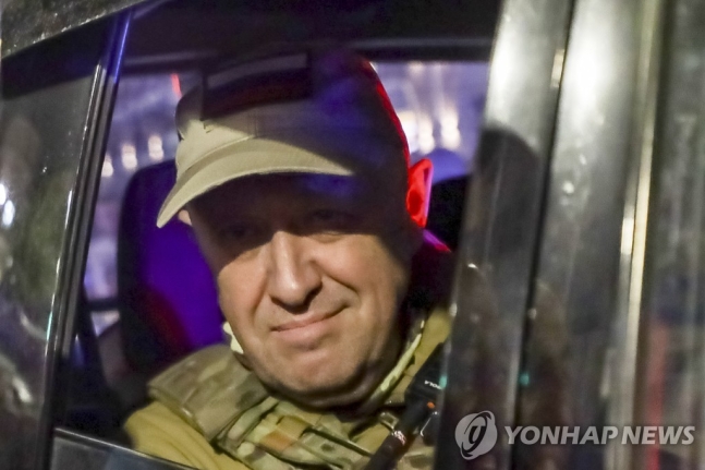 프리고진 회군 미스터리?…"러 정보기관, 가족 신변 안전 협박" 프리고진 회군 미스터리?…"러 정보기관, 가족 신변 안전 협박"