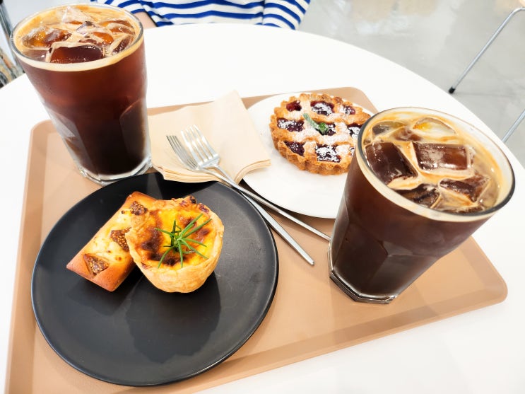  [암사역 카페] 취향저격 신상 디저트 맛집 카페 "라모카 LA MOKA"! (feat. 휘낭시에, 크로스타타, 에그타르트)