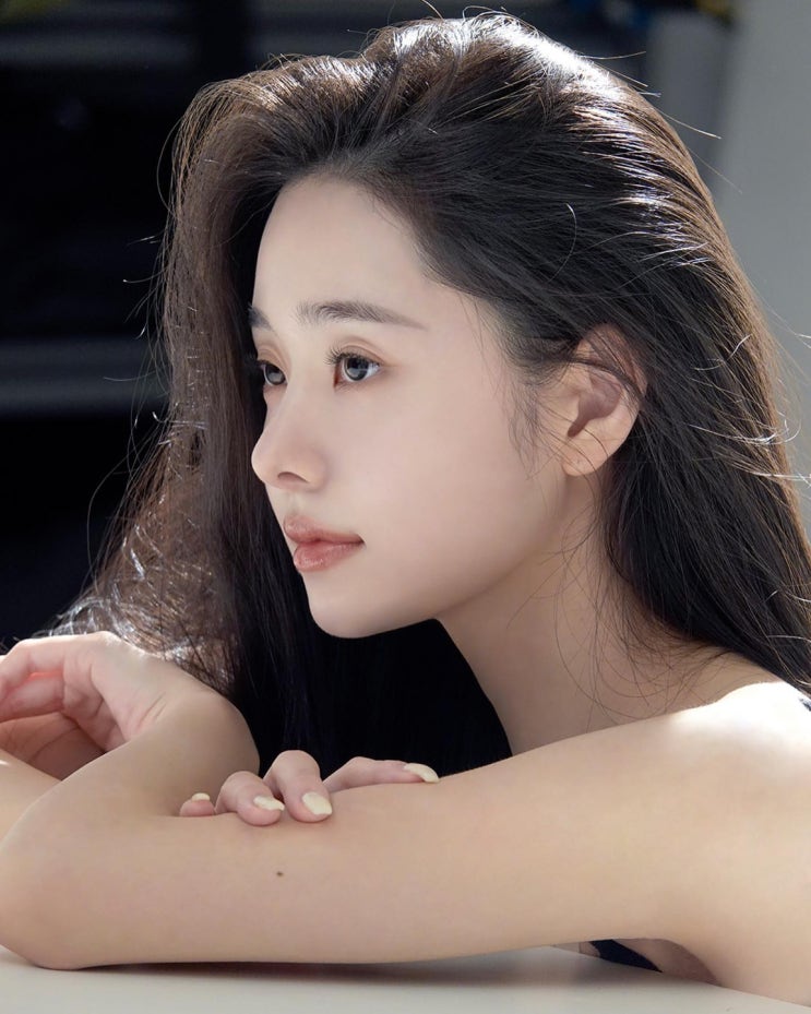 "옆모습이 이렇게 예쁠 수 있나" 유튜버 프리지아, 퍼스널컬러에 구애 받지 않는 미모 "옆모습이 이렇게 예쁠 수 있나" 유튜버 프리지아, 퍼스널컬러에 구애 받지 않는 미모