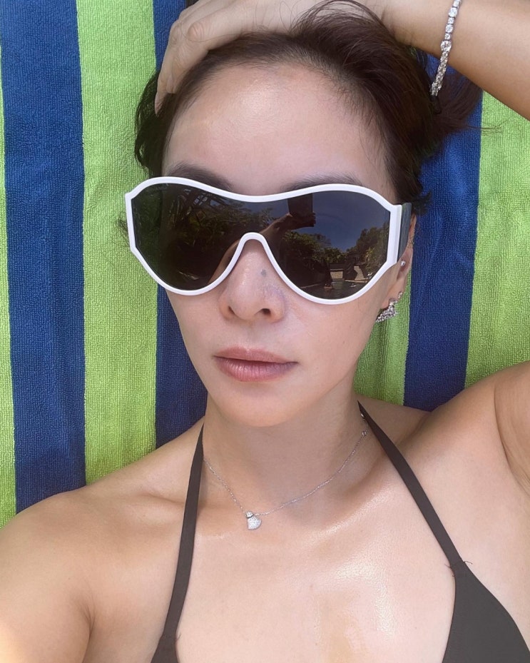 '50대' 고소영, 발리서 뽐낸 군살 제로 초미니스커트 뒤태 '50대' 고소영, 발리서 뽐낸 군살 제로 초미니스커트 뒤태
