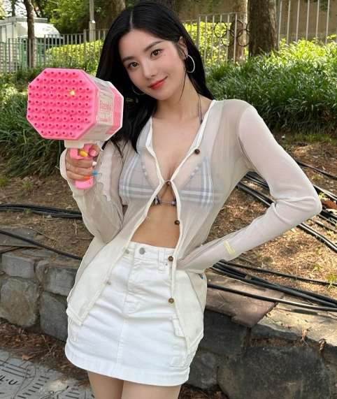  권은비 워터밤 수영복 브랜드 어디꺼?