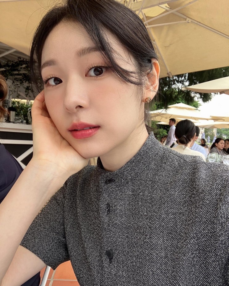 김연아, 이탈리아 꼬모에서 일상 공개...고우림 사랑 받아 물오른 미모 김연아, 이탈리아 꼬모에서 일상 공개...고우림 사랑 받아 물오른 미모