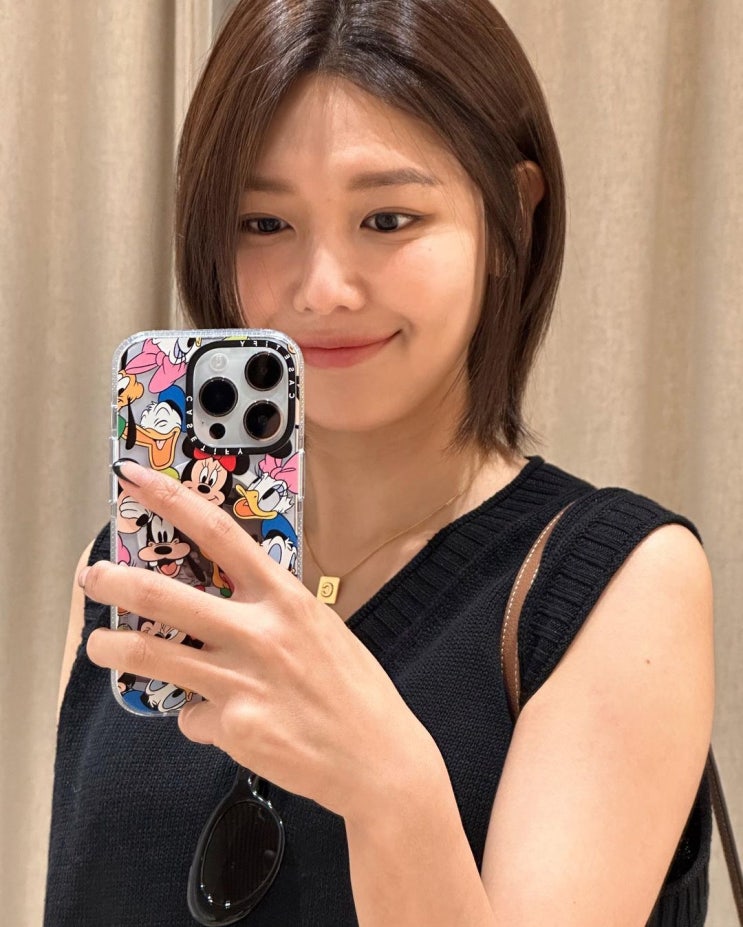  데일이로 좋은 골드바 디자인의 명품 쥬얼리 브랜드 셀린느 목걸이 추천 w. 수영