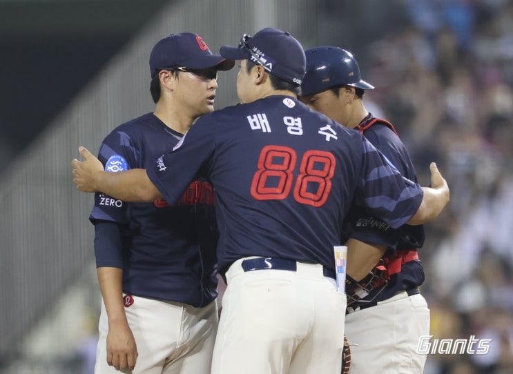 [KBO 리뷰] 총대 멘 롯데 <b>배영수</b> 코치 2군행 / <b>코치진</b>과 서튼의... 