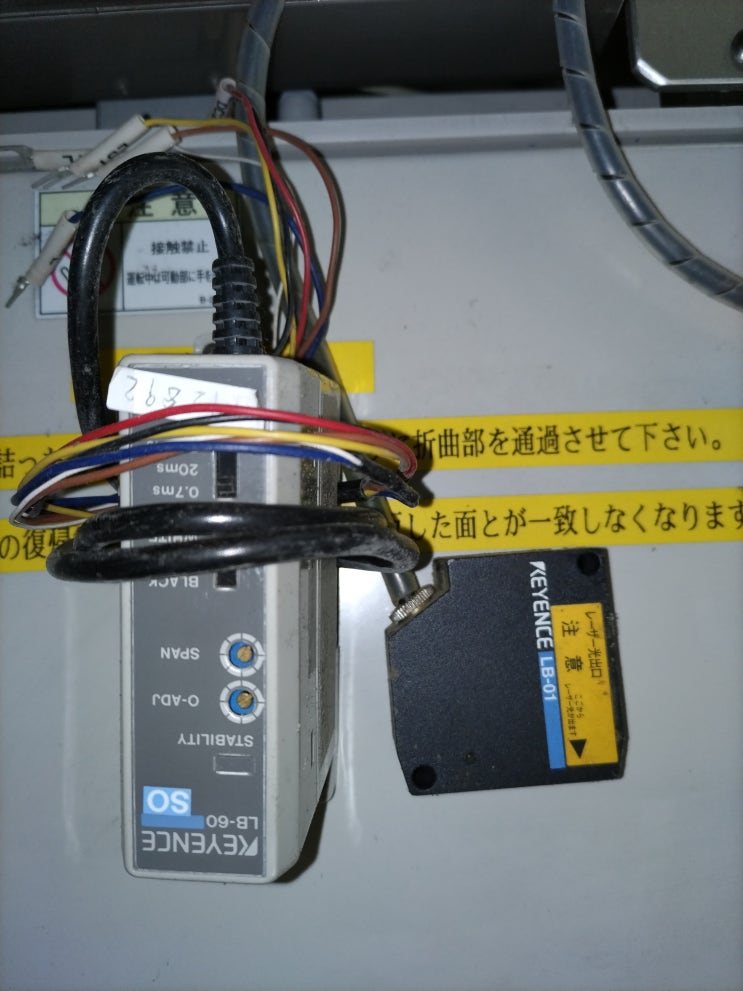  LASER DISPLACEMENT SENSOR/ LB-60, LB-01/KEYENCE