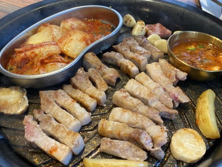  저렴하고 맛있는 영통역 삼겹살은 여기! 더구