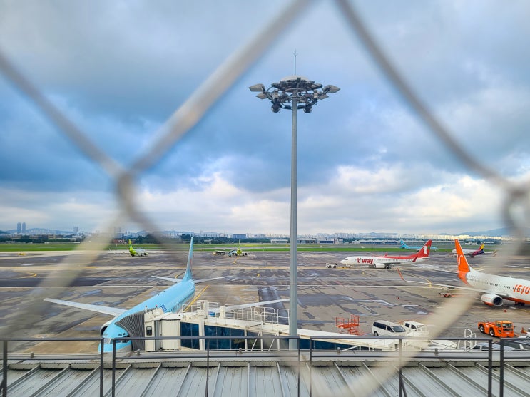  김포공항 국내선 전망대와 흡연실