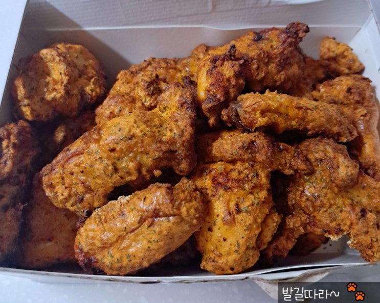  선물) 쿠폰으로 굽네치킨 포장 - 고추바사삭, 모짜치즈볼