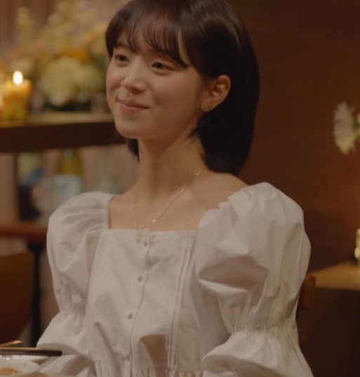  하트시그널4 김지영 화이트 블라우스 핑크가방 브랜드 어디?