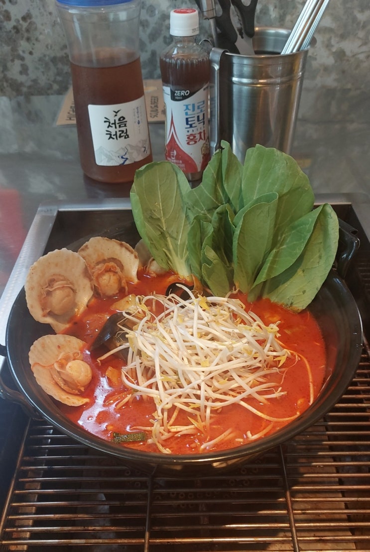 개나리부두: 신용산 술집 용리단길 신상 핫플 맛집  해물가득 칼국수 점심 추천