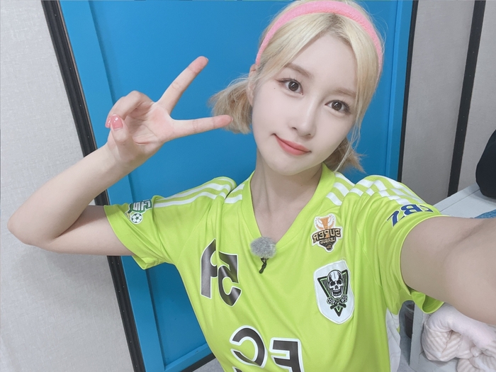 '골때녀' 우주소녀 다영, 'FC탑걸' 합류 245일만 데뷔골...예능 매력 폭발 '골때녀' 우주소녀 다영, 'FC탑걸' 합류 245일만 데뷔골...예능 매력 폭발