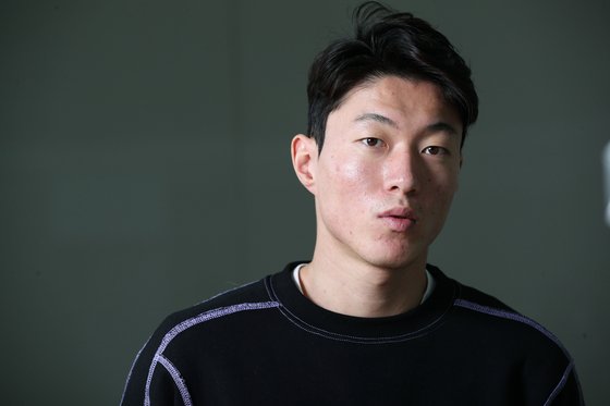 황의조 자필 입장문 발표 황금폰 불법행위 없었고 사생활 최초 유포자 최 씨 절대 선처없다 황의조 자필 입장문 발표 황금폰 불법행위 없었고 사생활 최초 유포자 최 씨 절대 선처없다