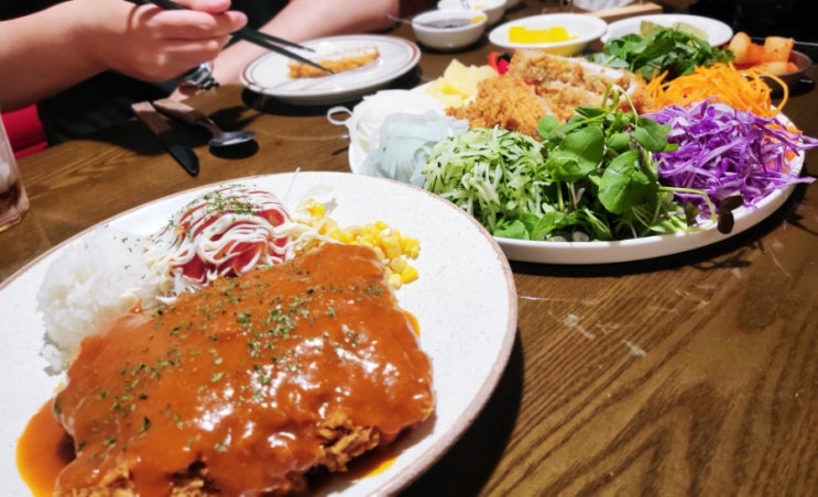  비엔날레 광주 맛집 레트로 감성 물씬 나는 용봉동 돈까스 레스토랑 필링돈까스