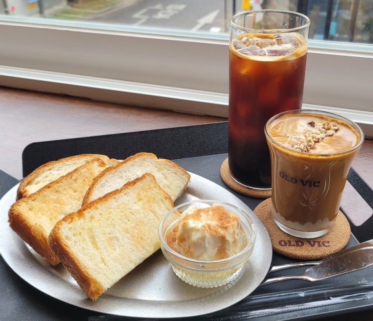 [전주 객사 카페] 시그니처 커피가 맛있는 풍남문 감성카페 - 올드빅커피