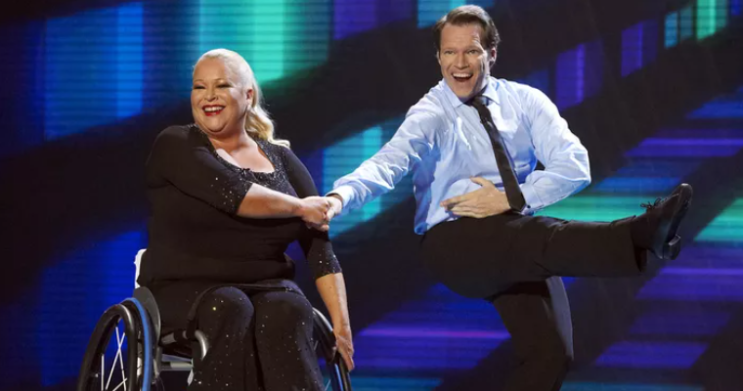 'Britain's Got Talent' 휠체어 댄서 폴라 몰튼 52세 사망: '우리는 절망했습니다' 'Britain's Got Talent' 휠체어 댄서 폴라 몰튼 52세 사망: '우리는 절망했습니다'