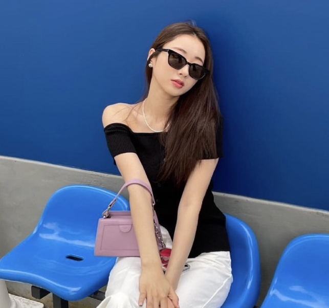  블랙 티셔츠 코디의 정석