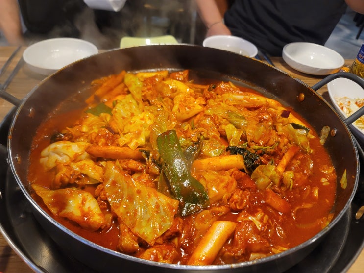 수원 인계동 푸짐한 양에 볶음밥까지 맛집인 춘천닭갈비&막국수 내돈내산 후기