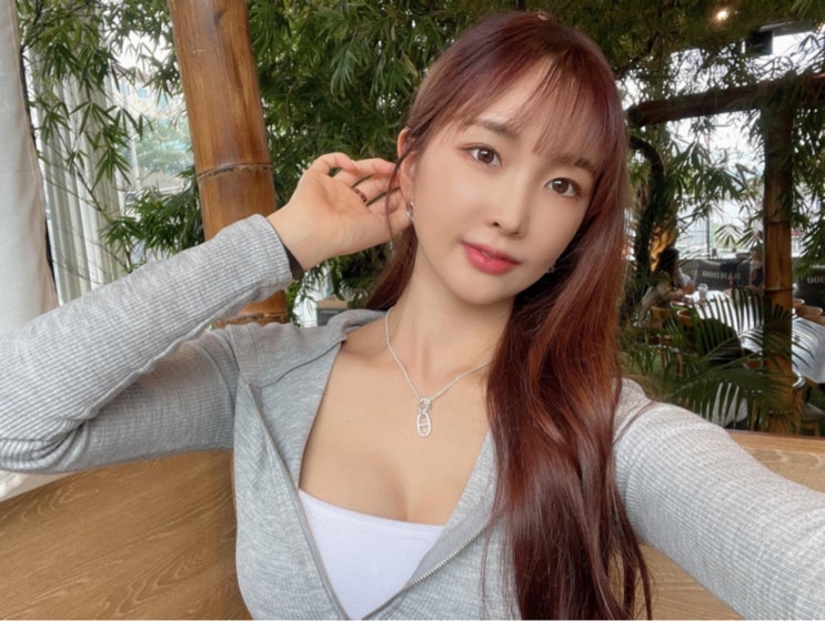 전직 아이돌 리브하이 신아(이소윤), 맥심 7월호 '현실도피'편 표지 장식 전직 아이돌 리브하이 신아(이소윤), 맥심 7월호 '현실도피'편 표지 장식