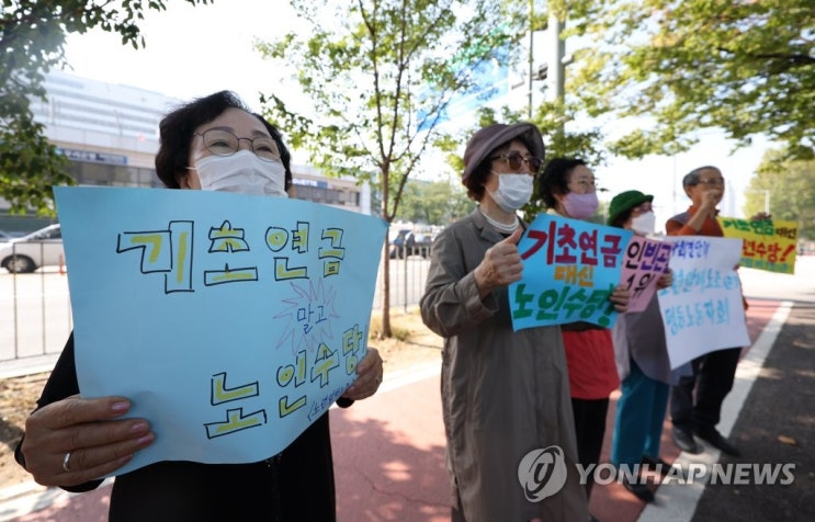 저출산·고령화에…"기초연금, 재정적으로 계속 유지 어렵다" 저출산·고령화에…"기초연금, 재정적으로 계속 유지 어렵다"