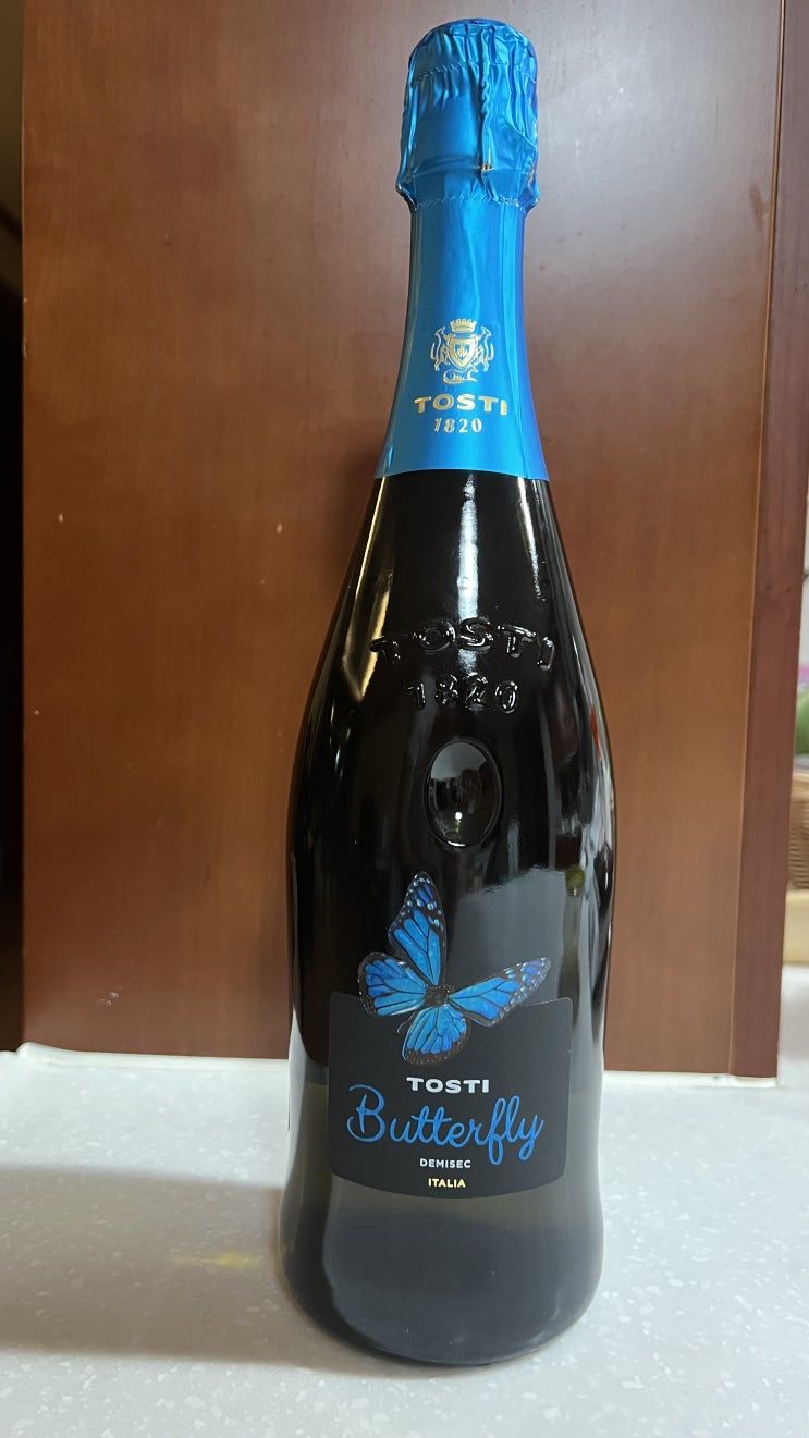  TOSTI Butterfly DEMISEC 와인으로 아페롤 스프리츠를 만들어 마셨어요