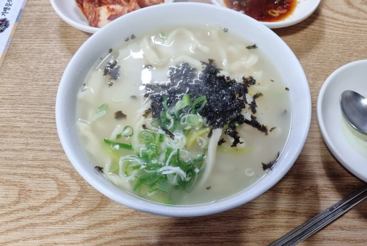  종로3가 맛집 종로 할머니 칼국수 칼제비 손만두 익선동 노포식당