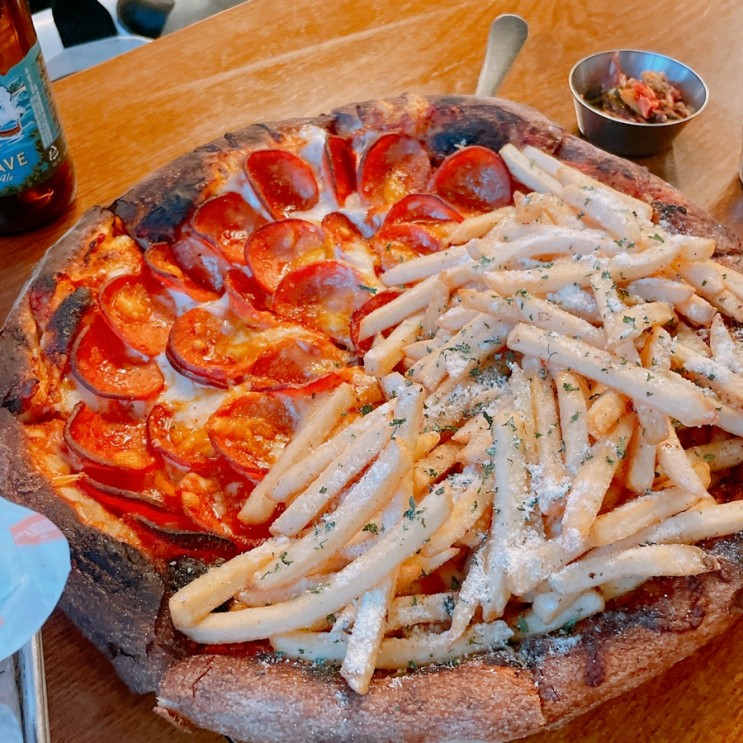 [신사역 맛집] 감자튀김이 피자 위에! 가로수길 피자 맛집 '피자네버슬립스'