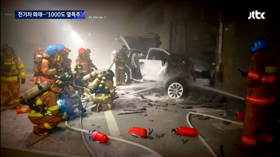 전기차 타는 40대, 내연기관 차보다 보험료 18% 더 내...이유는? 전기차 타는 40대, 내연기관 차보다 보험료 18% 더 내...이유는?