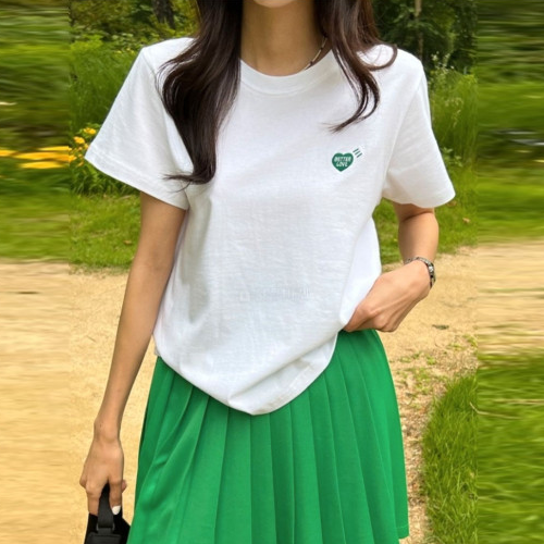 여름 20대 여성 기본 심플룩 하트 로고 자수 캠퍼스룩 데일리 라운드넥 면 반팔 티셔츠