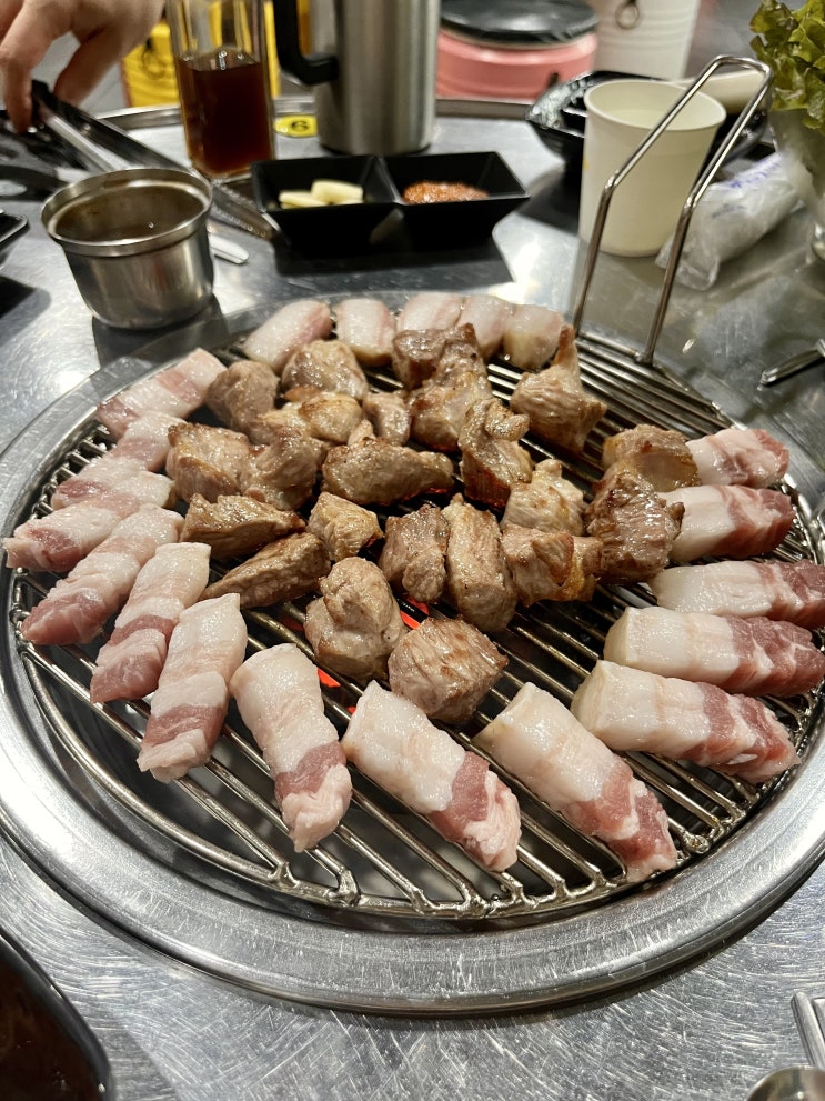 청라 호수공원맛집 [제주연탄고기집], 연탄불에 구워 먹는 돼지고기 한판