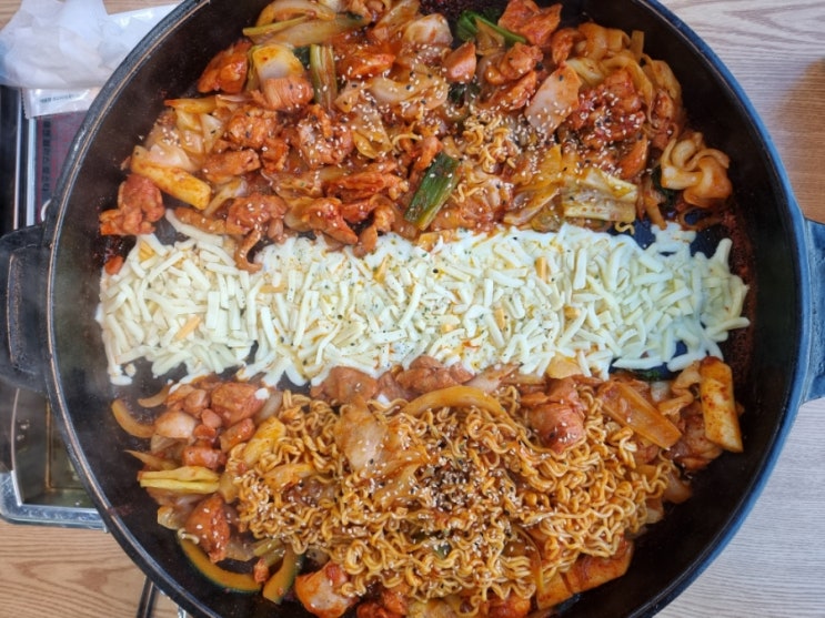 김포 풍무동 홍춘천치즈닭갈비에서 치즈닭갈비와 감자튀김 먹었어요