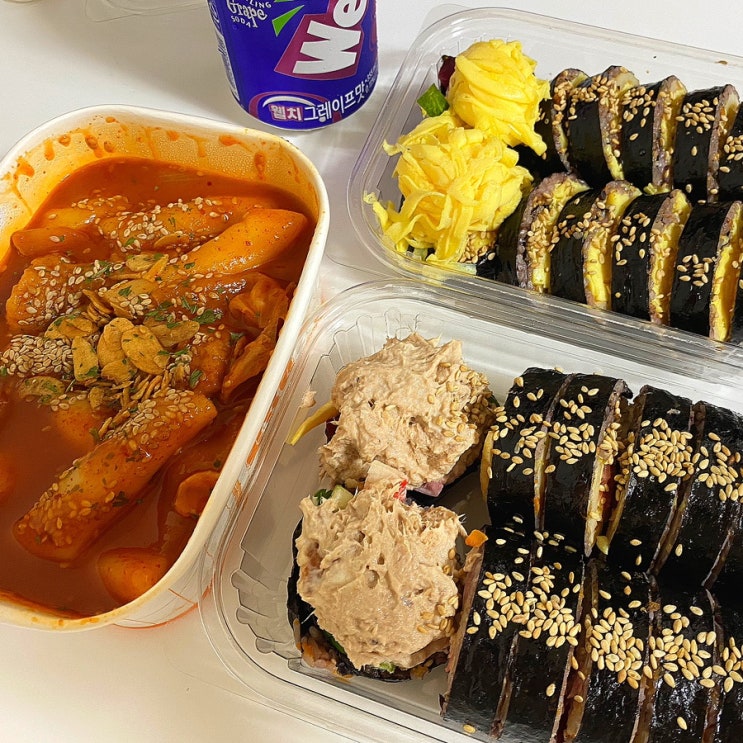  신촌 맛집 키친봄날에서 유명한 참치김밥을 먹어보다