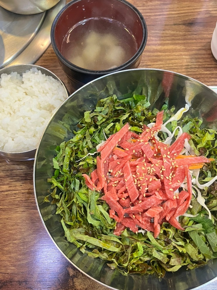 우사미 육회비빔밥 + 스타벅스 피스타치오 아보카도 초콜릿프라푸치노 맛있오