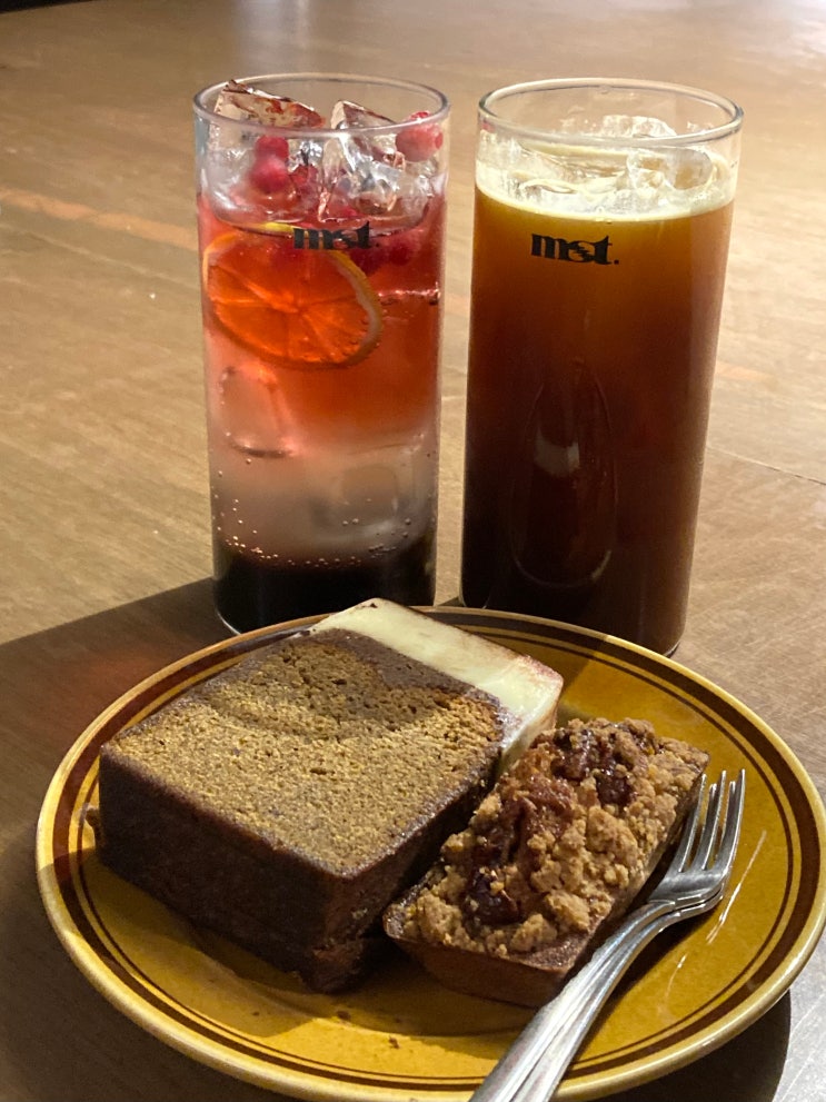  신용산 카페 | 용리단길 분위기 좋은 카페 디저트 맛집 모센트 (moscent)