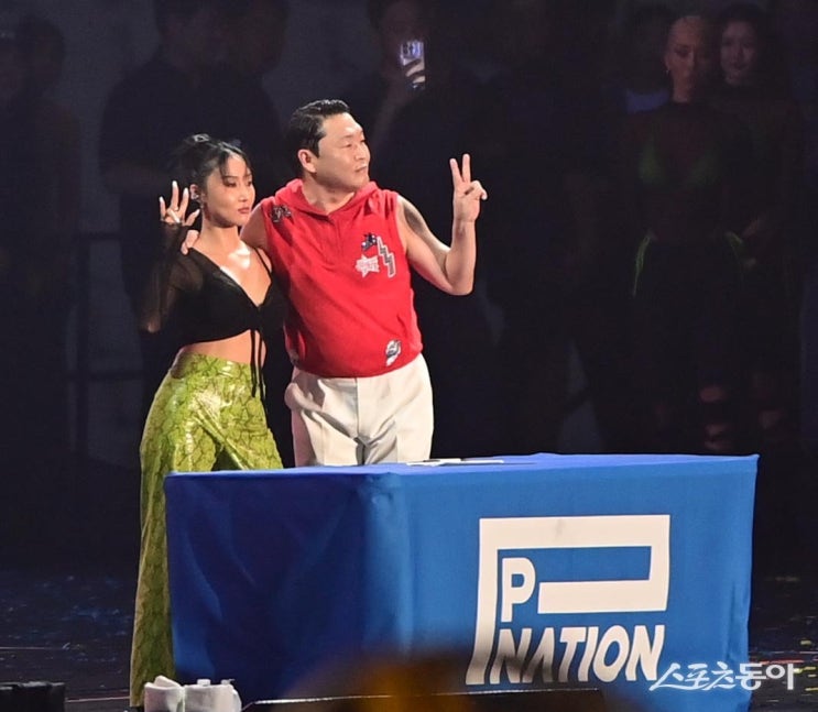 화사, 싸이 '흠뻑쇼' 도중 피네이션 계약..."마마무 활동 계속" 화사, 싸이 '흠뻑쇼' 도중 피네이션 계약..."마마무 활동 계속"