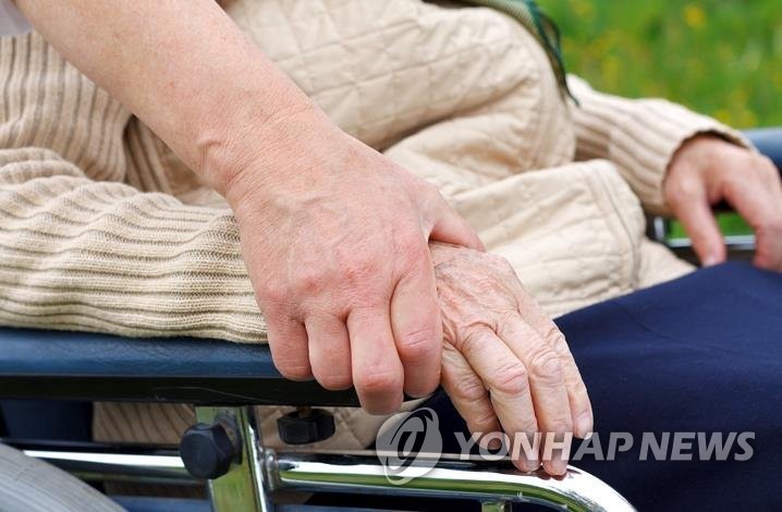 어린이집 9천개 줄 때 노인복지시설 1만3천개 늘었다 어린이집 9천개 줄 때 노인복지시설 1만3천개 늘었다