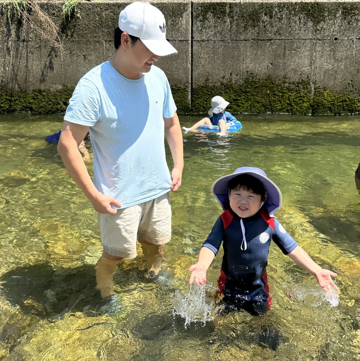 <b>폭염</b>과 함께한 캠핑, <b>시원한</b> 계곡에서 <b>물놀이</b> 즐겨요