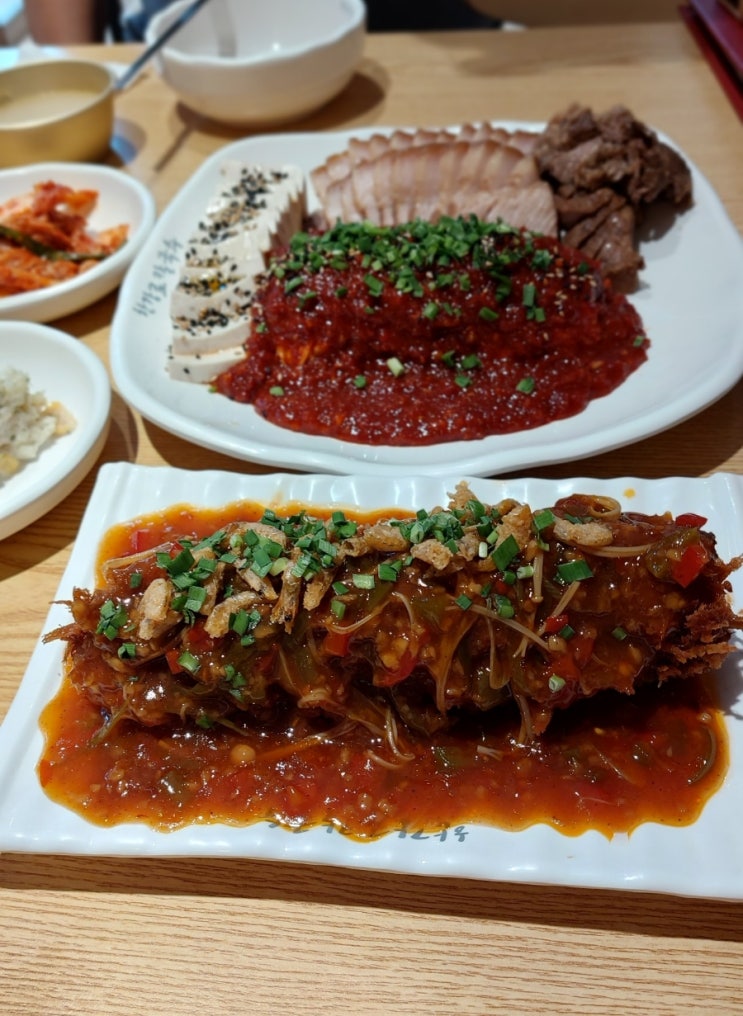 한강로칼국수: 숙대 맛집 보쌈과 칼국수 맛있는 모임 하기 좋은 술집