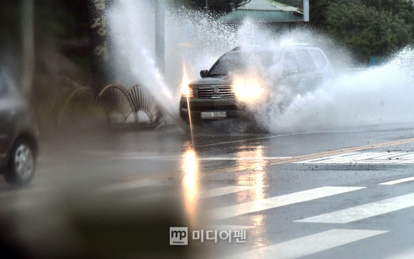 장마 시작에 분주한 손보업계…침수 등 피해 보상은 어떻게?